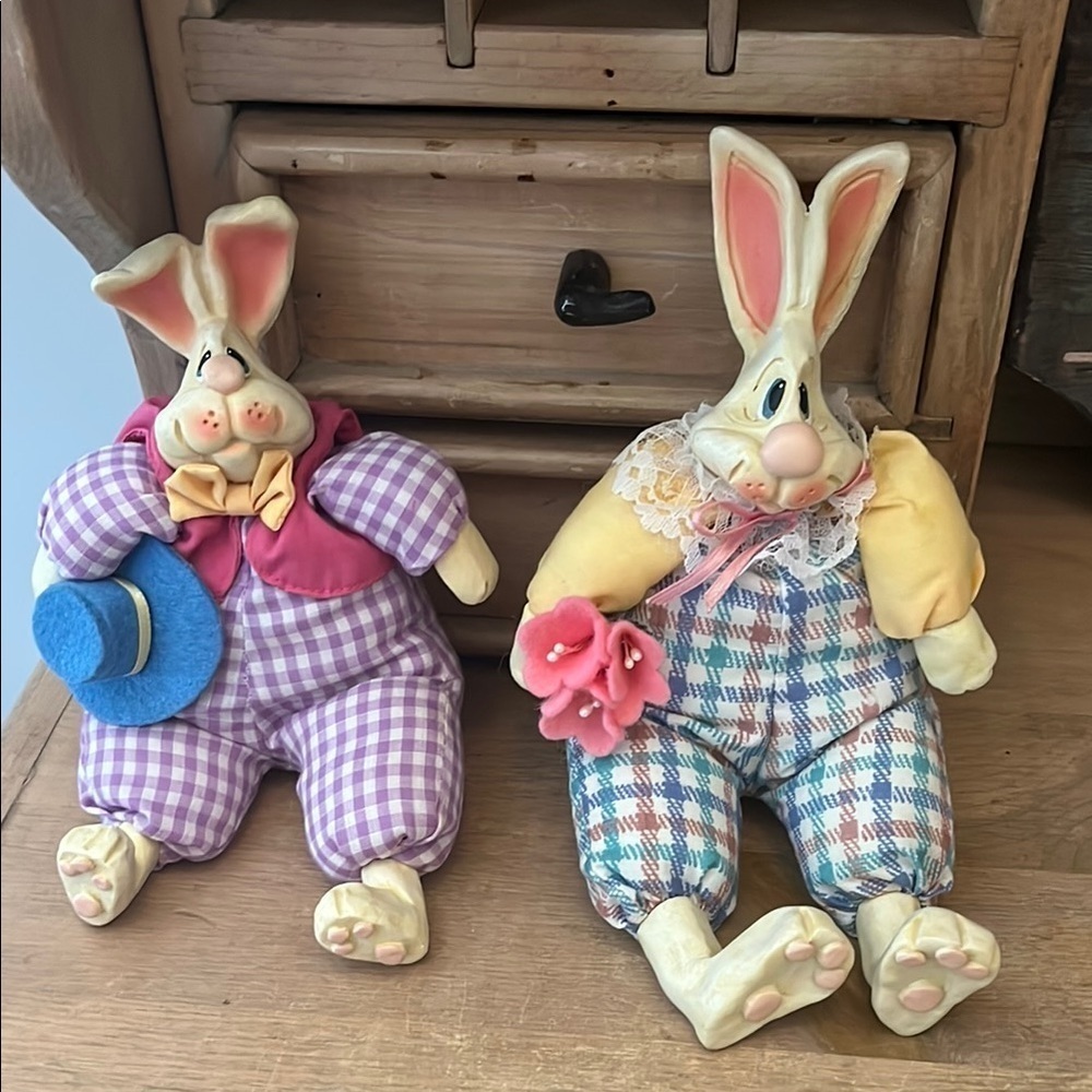 Russ Berrie “The Country Folks” 2 Bunnies 1990’s Resin Head Bean Bag Body Easter